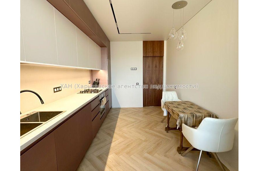 Продам квартиру, Пискуновский пер. , 4  ком., 138 м², евроремонт 