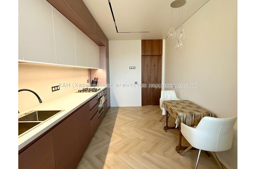 Продам квартиру, Пискуновский пер. , 4  ком., 138 м², евроремонт 