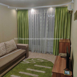 Продам квартиру, Гвардейцев Широнинцев ул. , 1 кім., 33 м², капитальный ремонт