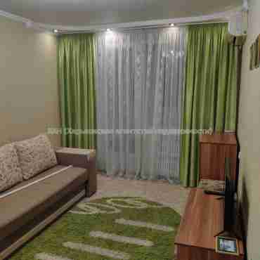 Продам квартиру, Гвардейцев Широнинцев ул. , 1 кім., 33 м², капитальный ремонт 
