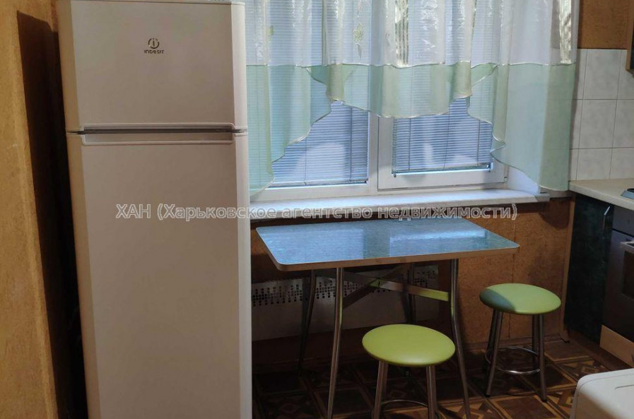 Продам квартиру, Гвардейцев Широнинцев ул. , 1 кім., 33 м², капитальный ремонт 