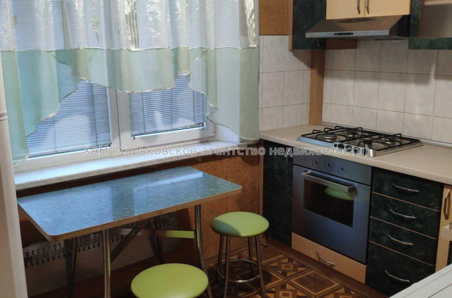 Продам квартиру, Гвардейцев Широнинцев ул. , 1 кім., 33 м², капитальный ремонт 