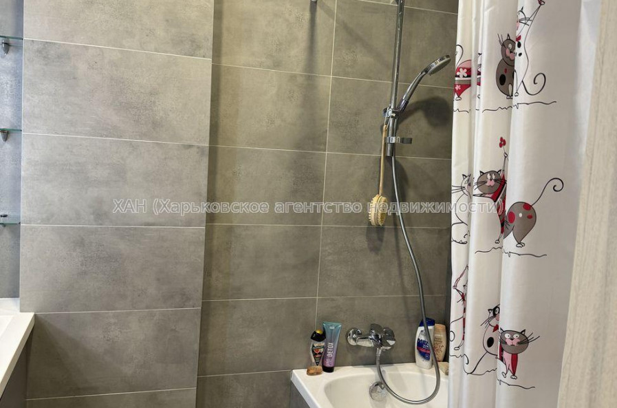 Продам квартиру, Гвардейцев Широнинцев ул. , 2  ком., 66 м², капитальный ремонт 