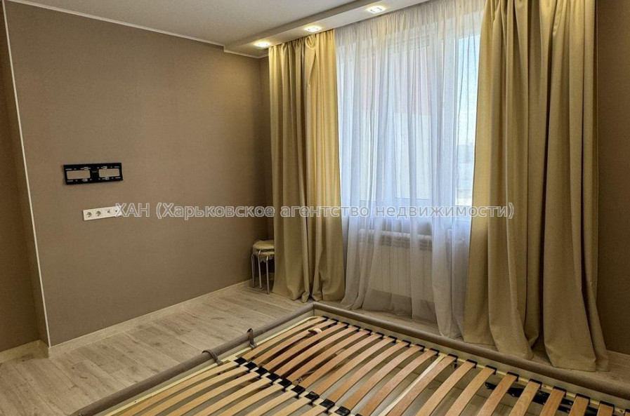 Продам квартиру, Гвардейцев Широнинцев ул. , 2  ком., 66 м², капитальный ремонт 