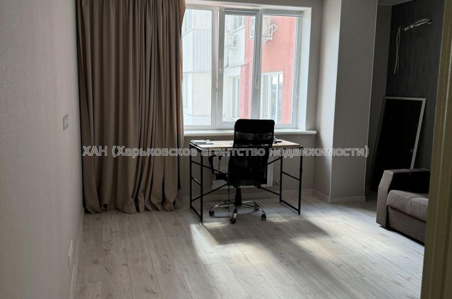 Продам квартиру, Гвардейцев Широнинцев ул. , 2  ком., 66 м², капитальный ремонт 