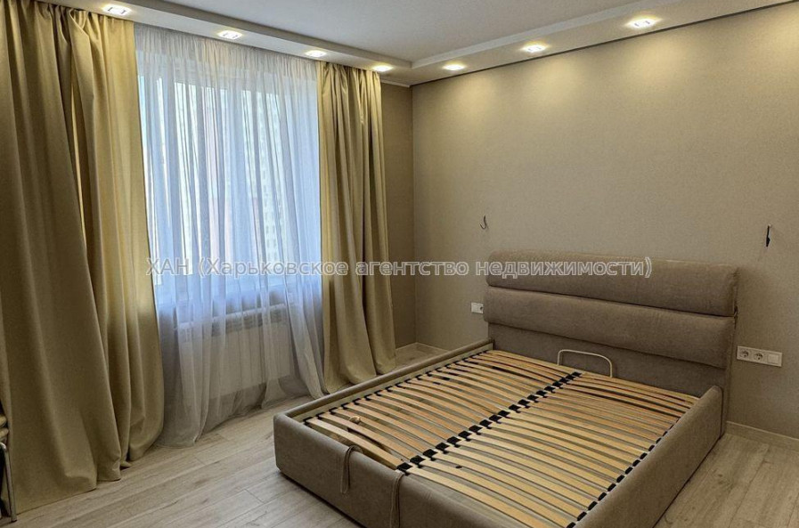 Продам квартиру, Гвардейцев Широнинцев ул. , 2  ком., 66 м², капитальный ремонт 