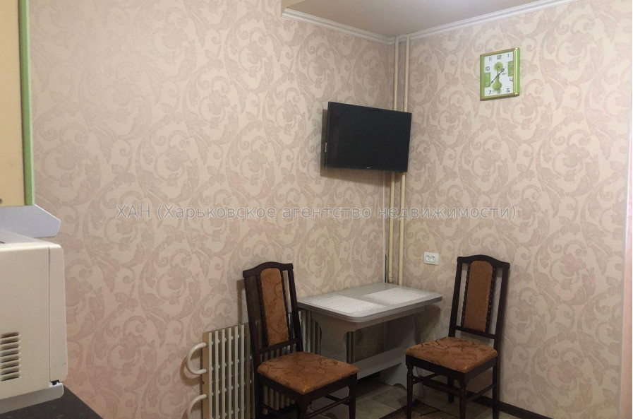 Продам квартиру, Академиков Ахиезеров ул. , 1 кім., 19.50 м², капитальный ремонт 