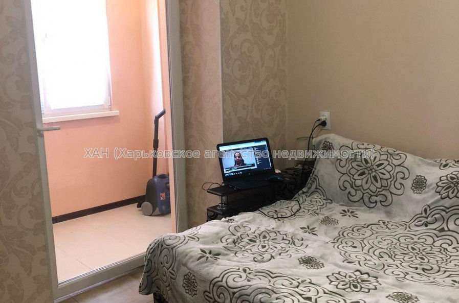Продам квартиру, Академиков Ахиезеров ул. , 1 кім., 19.50 м², капитальный ремонт 