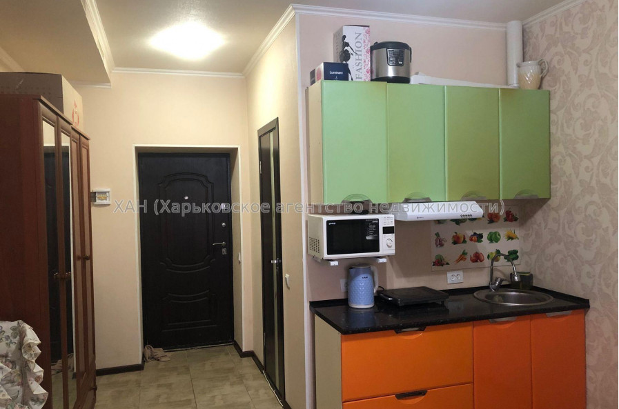 Продам квартиру, Академиков Ахиезеров ул. , 1 кім., 19.50 м², капитальный ремонт 