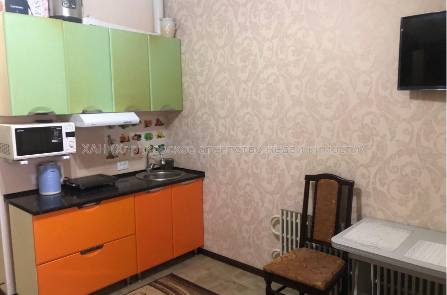 Продам квартиру, Академиков Ахиезеров ул. , 1 кім., 19.50 м², капитальный ремонт 