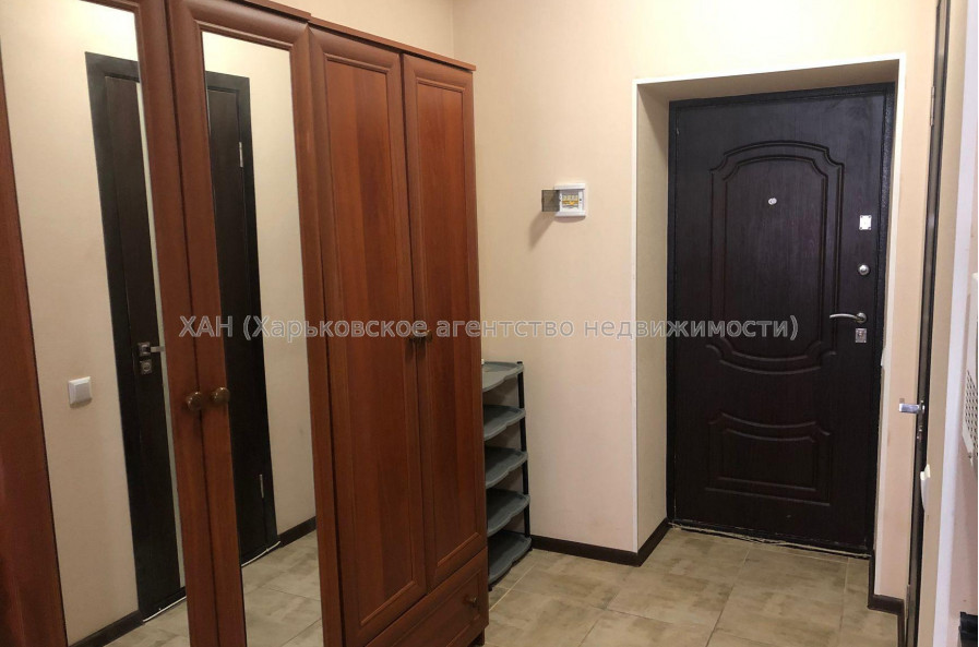 Продам квартиру, Академиков Ахиезеров ул. , 1 кім., 19.50 м², капитальный ремонт 
