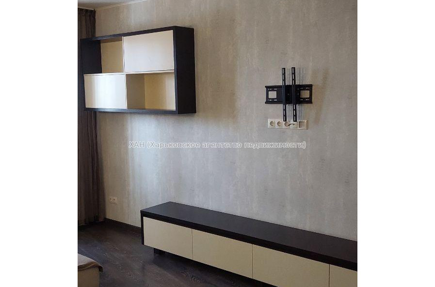 Продам квартиру, Ахсарова Энвера ул. , 2  ком., 46 м², капитальный ремонт 