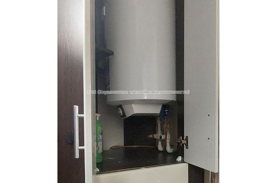 Продам квартиру, Ахсарова Энвера ул. , 2  ком., 46 м², капитальный ремонт 