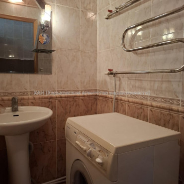 Продам квартиру, Садовый проезд , 3 кім., 71 м², капитальный ремонт 