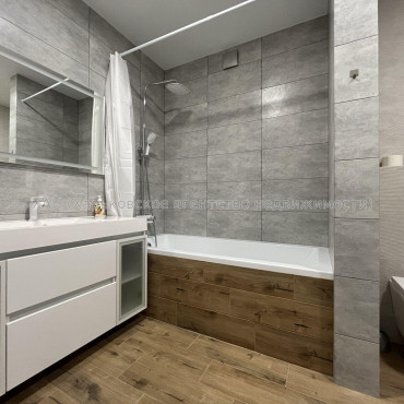 Продам квартиру, Профессорская ул. , 2 кім., 66 м², евроремонт 