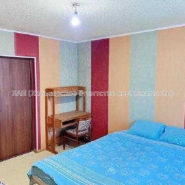 Продам квартиру, Единства ул. , 3  ком., 66.20 м², частичный ремонт