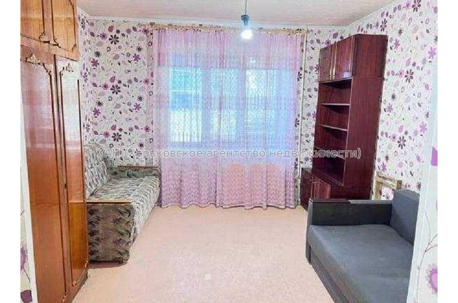 Продам квартиру, Единства ул. , 3  ком., 66.20 м², частичный ремонт 