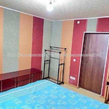 Продам квартиру, Единства ул. , 3  ком., 66.20 м², частичный ремонт 