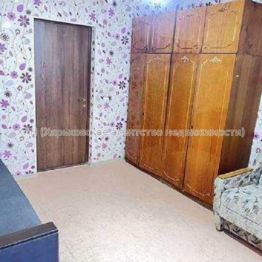 Продам квартиру, Единства ул. , 3  ком., 66.20 м², частичный ремонт 