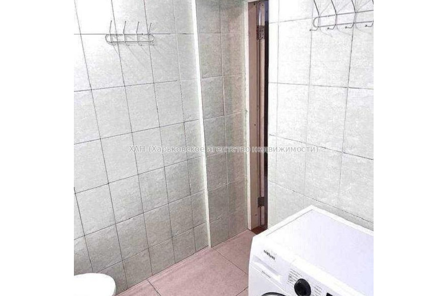 Продам квартиру, Единства ул. , 3  ком., 66.20 м², частичный ремонт 