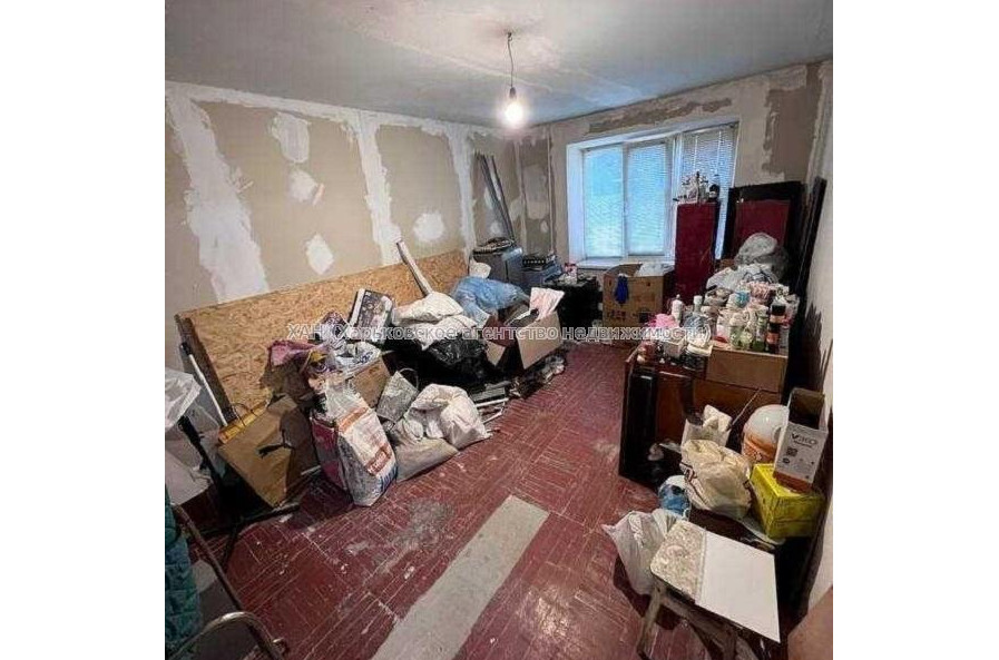 Продам квартиру, Единства ул. , 3  ком., 66.20 м², частичный ремонт 
