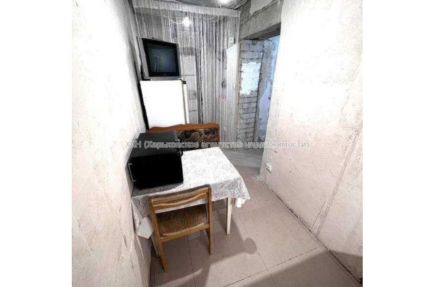 Продам квартиру, Единства ул. , 3  ком., 66.20 м², частичный ремонт 