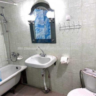 Продам квартиру, Единства ул. , 3  ком., 66.20 м², частичный ремонт 