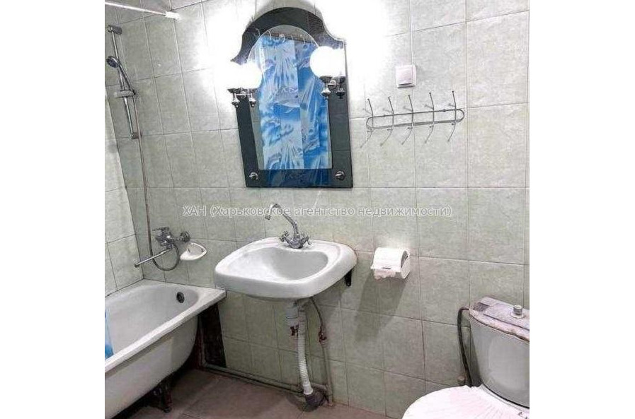 Продам квартиру, Единства ул. , 3  ком., 66.20 м², частичный ремонт 