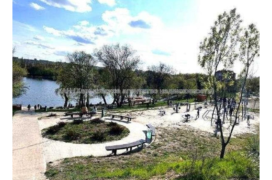 Продам квартиру, Единства ул. , 3  ком., 66.20 м², частичный ремонт 