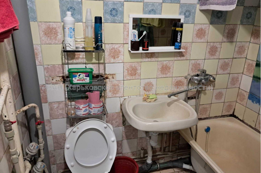 Продам квартиру, Владислава Зубенко ул. , 1 кім., 37.40 м², косметический ремонт 