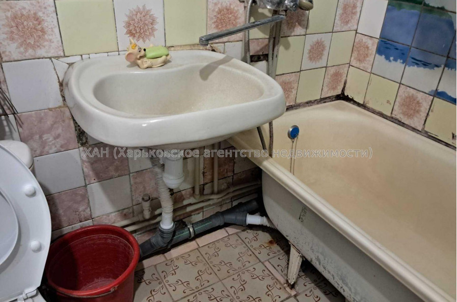 Продам квартиру, Владислава Зубенко ул. , 1 кім., 37.40 м², косметический ремонт 