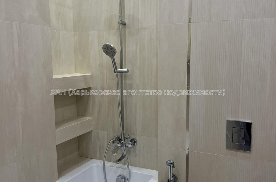 Продам квартиру, Гвардейцев Широнинцев ул. , 2  ком., 67 м², авторский дизайн 