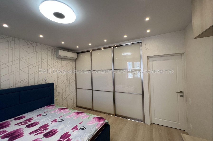 Продам квартиру, Гвардейцев Широнинцев ул. , 2  ком., 67 м², авторский дизайн 