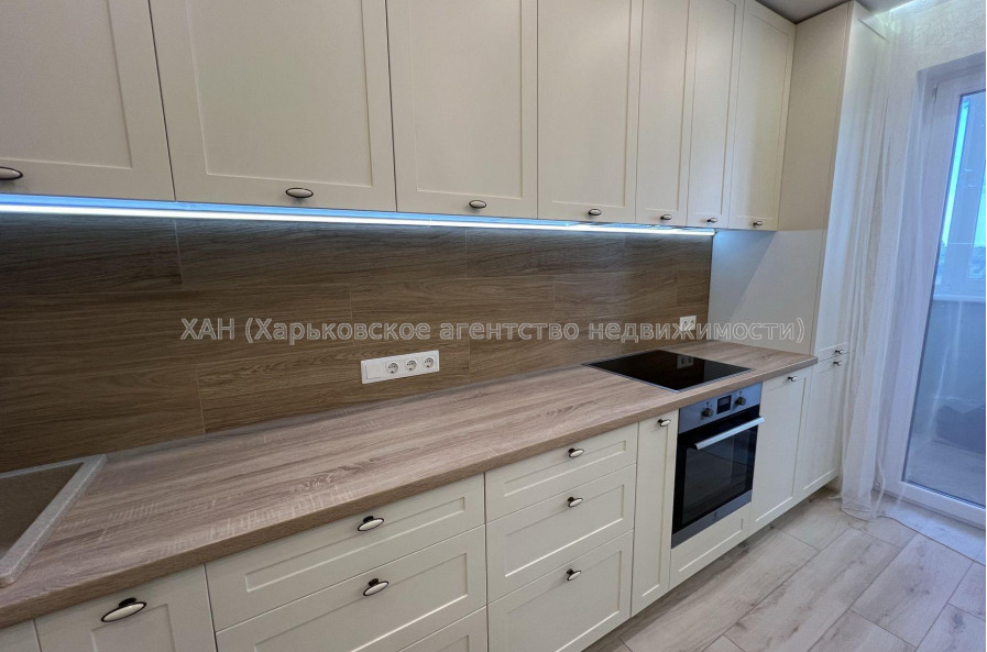 Продам квартиру, Гвардейцев Широнинцев ул. , 2  ком., 67 м², авторский дизайн 