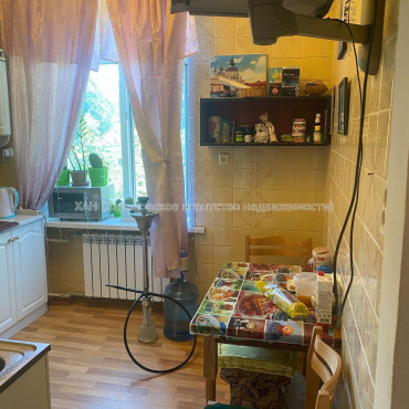 Продам квартиру, 2 кім., 50 м², косметический ремонт 