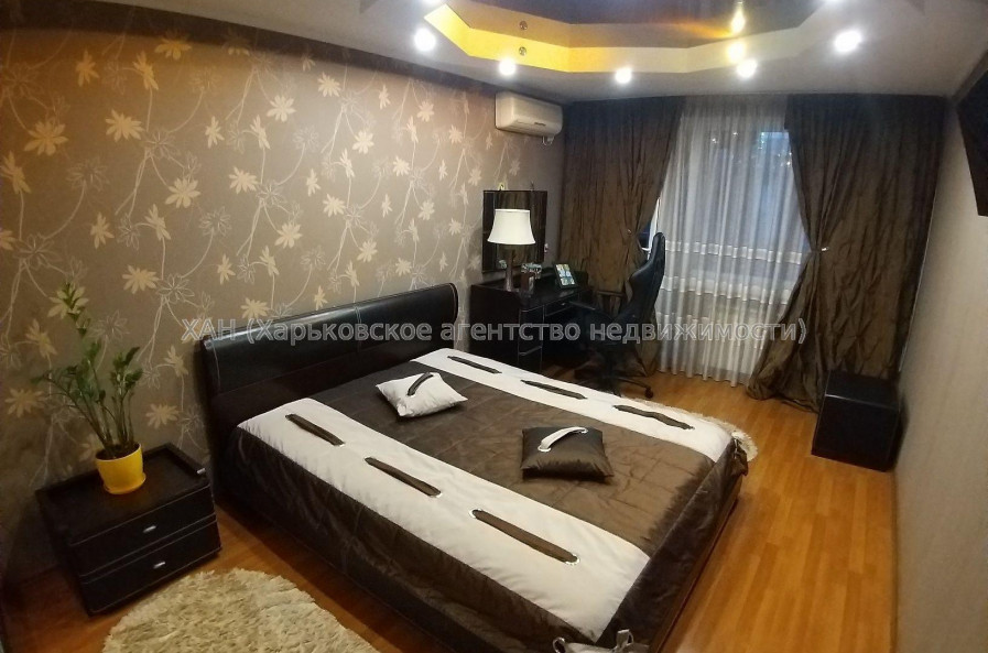 Продам квартиру, Светлая ул. , 3 кім., 63.10 м², евроремонт 