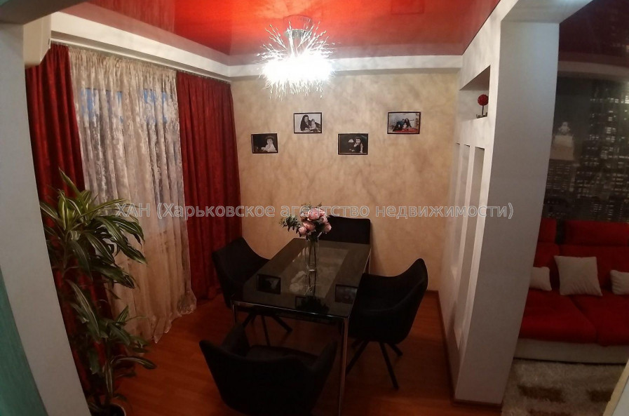 Продам квартиру, Светлая ул. , 3 кім., 63.10 м², евроремонт 