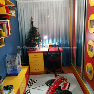 Продам квартиру, Светлая ул. , 3 кім., 63.10 м², евроремонт 