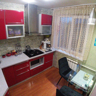 Продам квартиру, Светлая ул. , 3 кім., 63.10 м², евроремонт 