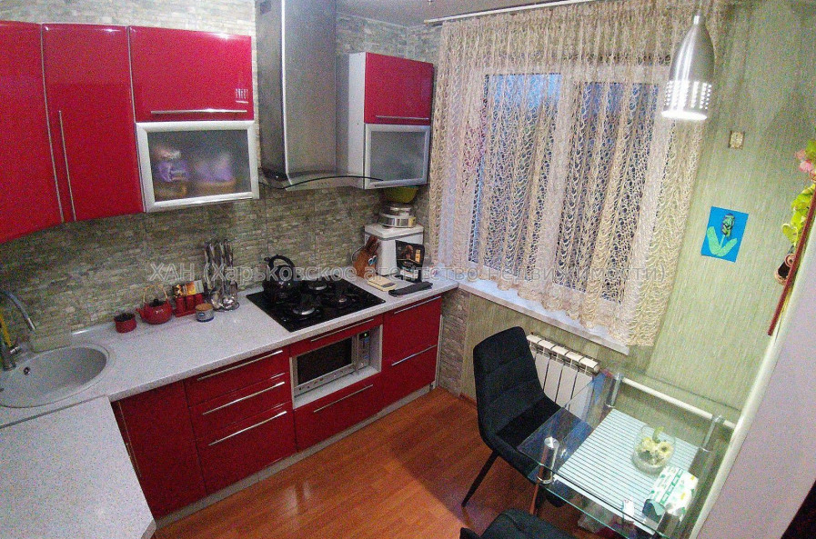 Продам квартиру, Светлая ул. , 3 кім., 63.10 м², евроремонт 