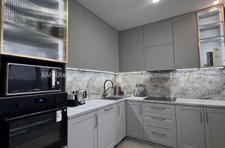 Продам квартиру, Тракторостроителей просп. , 3  ком., 72 м², евроремонт 