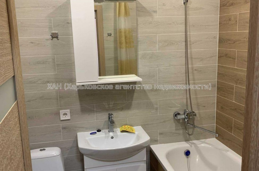 Продам квартиру, Ньютона ул. , 1 кім., 35 м², евроремонт 