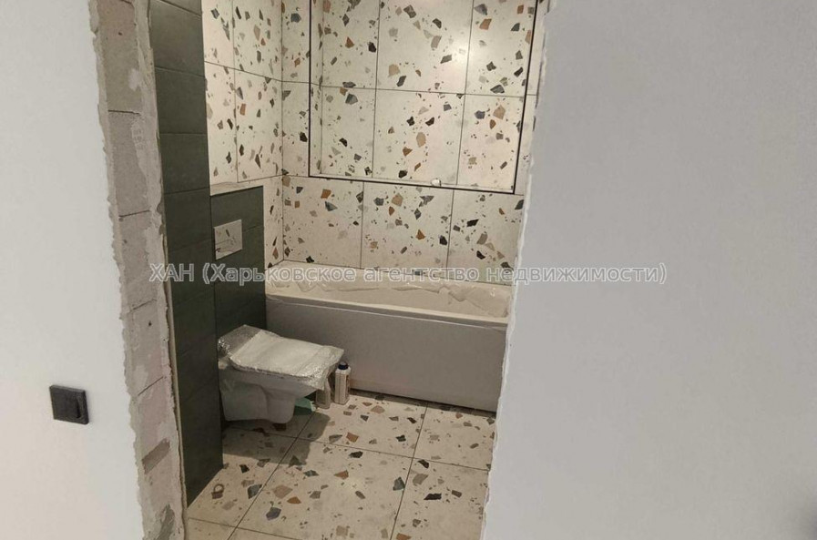 Продам квартиру, Героев Харькова просп. , 3  ком., 101 м², без отделочных работ 