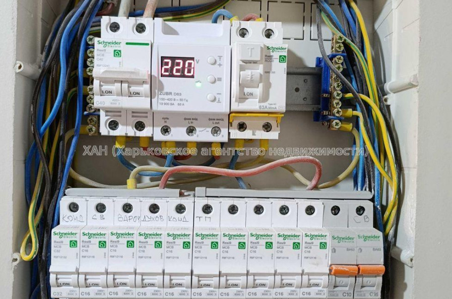 Продам квартиру, Героев Харькова просп. , 3  ком., 101 м², без отделочных работ 