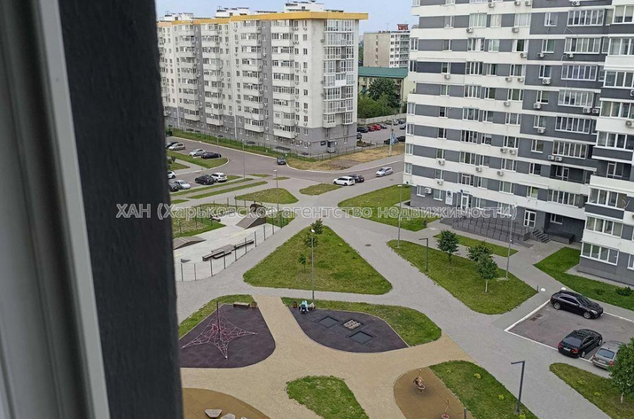 Продам квартиру, Героев Харькова просп. , 3  ком., 101 м², без отделочных работ 