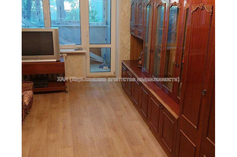 Продам квартиру, Деревянко ул. , 3 кім., 64 м², советский ремонт 