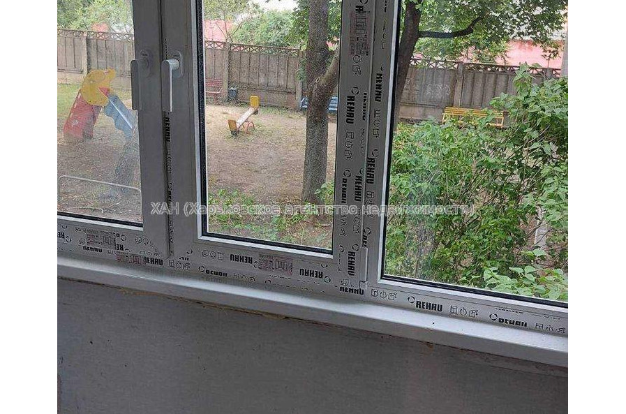 Продам квартиру, Деревянко ул. , 3  ком., 64 м², советский ремонт 