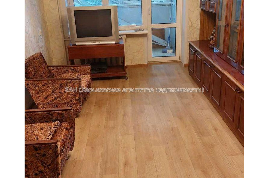 Продам квартиру, Деревянко ул. , 3 кім., 64 м², советский ремонт 