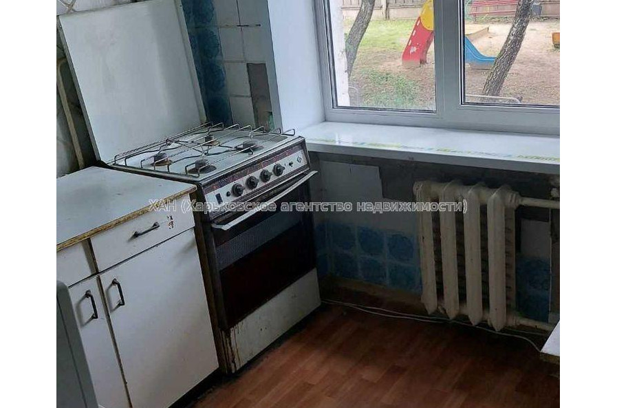 Продам квартиру, Деревянко ул. , 3  ком., 64 м², советский ремонт 