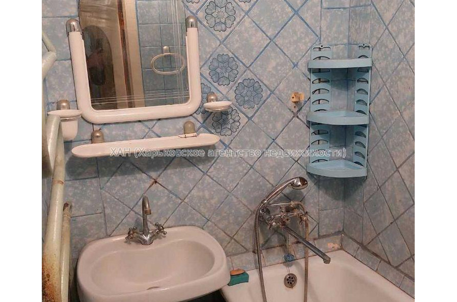 Продам квартиру, Деревянко ул. , 3  ком., 64 м², советский ремонт 